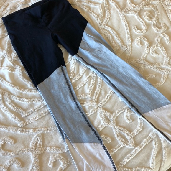 GapFit Colorblock 7/8 Leggings - Picture 2 of 4